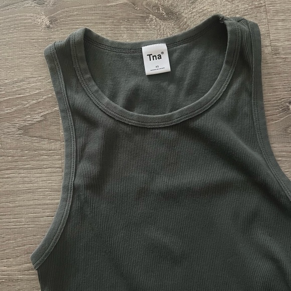 aritzia tank top - Picture 2 of 3
